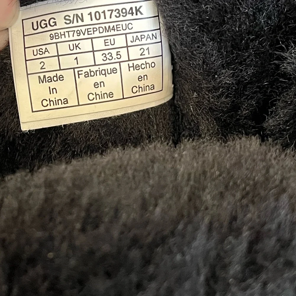 Ugg Black Bailey Bow Short Suede Big Girl Size 2